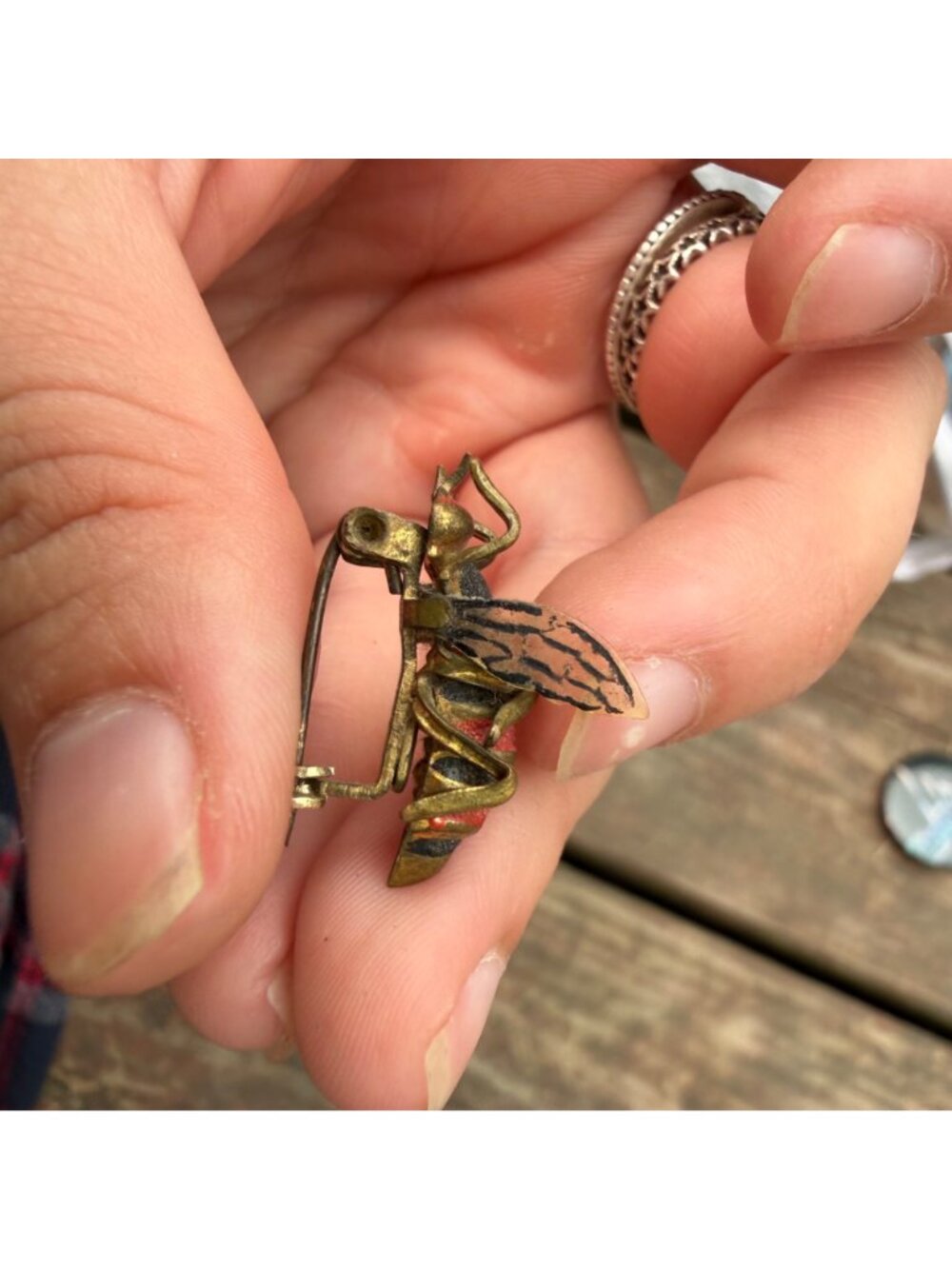 Vintage Brass & Enamel Bee Brooch Pin With Red & Black Stripes And Wing Detail - Picture 2 of 5